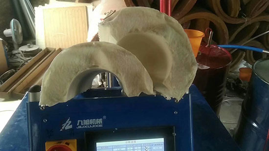 PLC多工序聚氨酯發泡機 瓦殼澆注 門板填充(圖2) PLC多工序聚氨酯發泡機瓦殼澆注