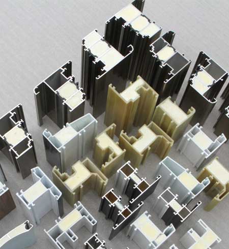 斷橋鋁填充泡沫(圖1) 聚氨酯噴涂機斷橋鋁填充泡沫案例