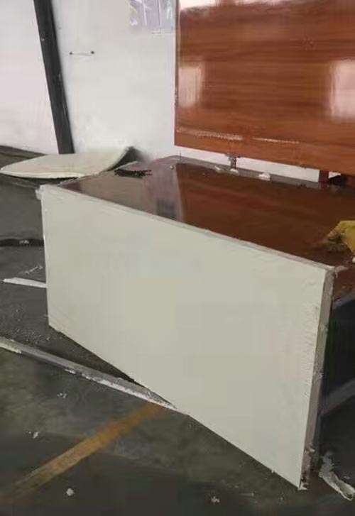 聚氨酯發(fā)泡填充防盜門 高壓機器(圖1) 聚氨酯發(fā)泡填充防盜門案例