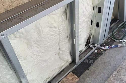 輕鋼房屋龍骨全水聚氨酯保溫噴涂(圖2) 輕鋼房屋龍骨全水聚氨酯保溫噴涂