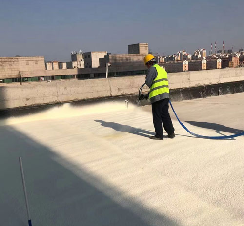 聚氨酯硬泡h5600硬度 硬質聚氨酯泡沫發泡機(圖3) 屋面保溫聚氨酯硬泡泡沫發泡案例