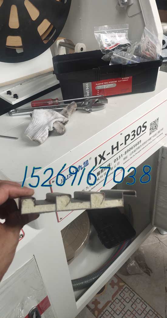 JX-H-P30S 鋁型材穿條機(jī) 產(chǎn)地貨源(圖5) 陽光房長城板空腔夾層穿條發(fā)泡案例
