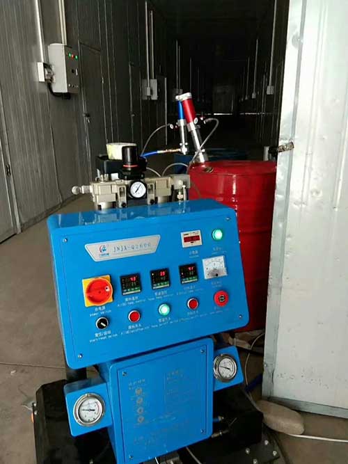 冷庫聚氨酯噴涂保溫(圖1) Q2600冷庫聚氨酯噴涂保溫高壓設備
